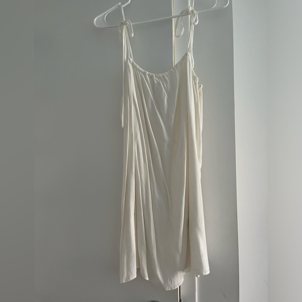 NWT Trois the label white minidress! Double lined, adjustable straps. Size Small
